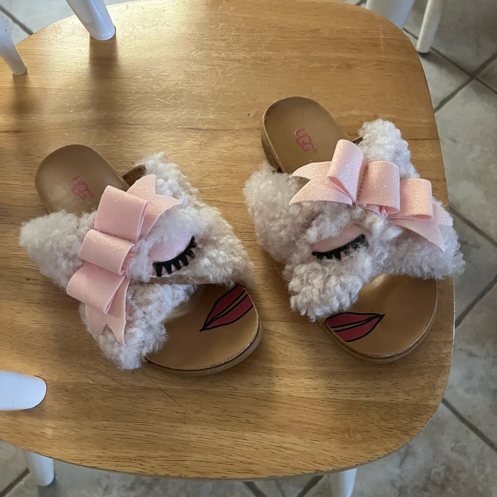 UGG Rare Girls slippers/slip on.